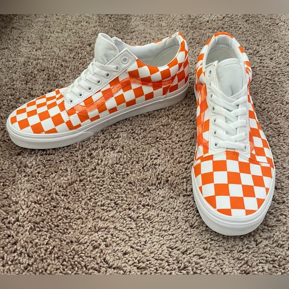 NWOT Vans Old Skool Orange And White Checkered Shoes - Picture 2 of 6